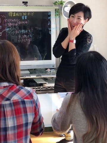美肌スキンケアレッスンの様子